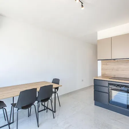 51 Suites, Fully Equipped 1br With Wifi * Tal Guardamangia
